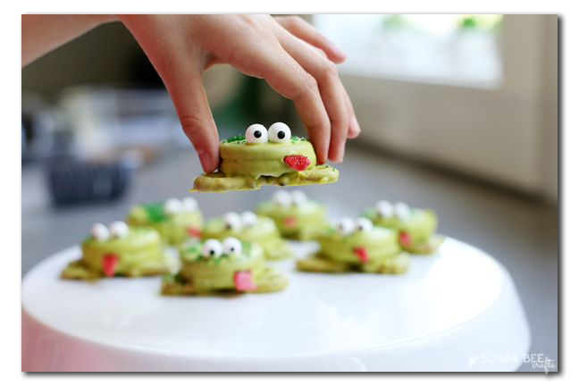 treats kids can make oreo pretzel frogs