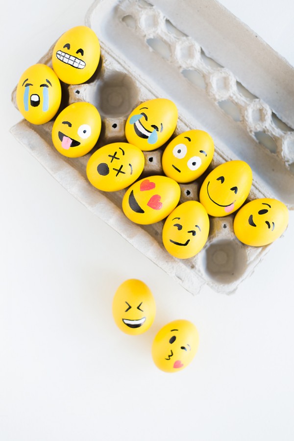 DIY-Emoji-Easter-Eggs4-600x900