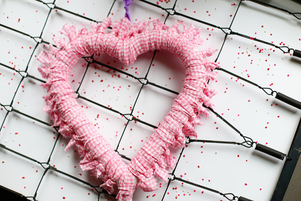 tied fabric heart wreath to make yourself